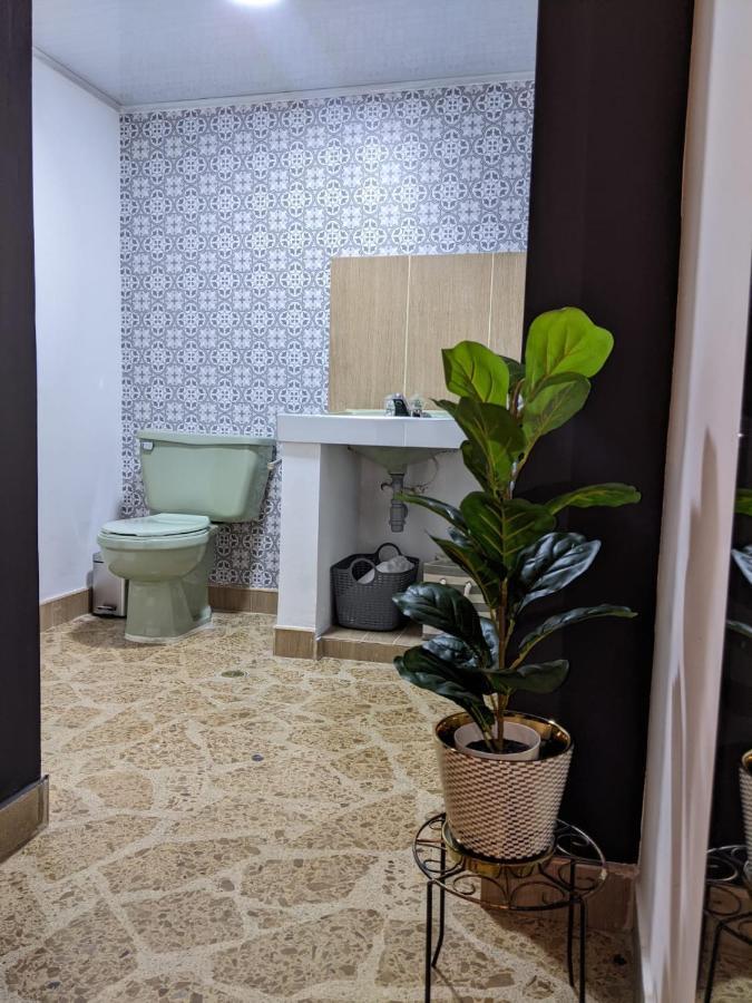 Habitacion Privada En El Poblado. Lo Mejor De Muy Cerca Habitación en casa particular Medellín