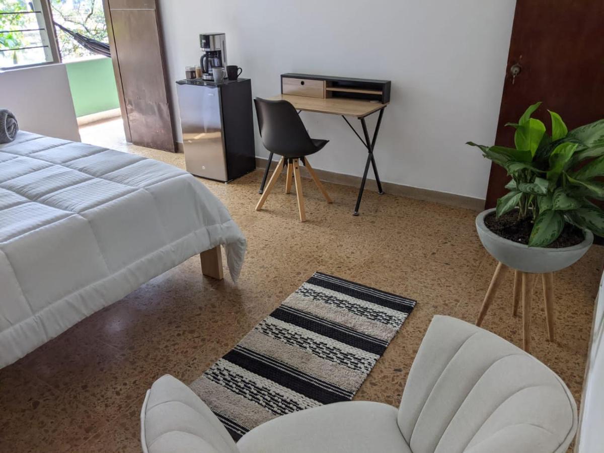 Habitacion Privada En El Poblado. Lo Mejor De Muy Cerca Medellin